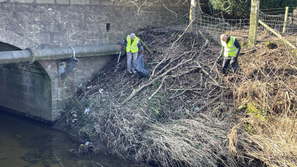 Hi-Vis litter picking in&nbsp;Blackburn